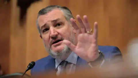 Lawmaker Cruz Likens American Media Oversight Body to ‘Mobster’ on Kimmel’s Program